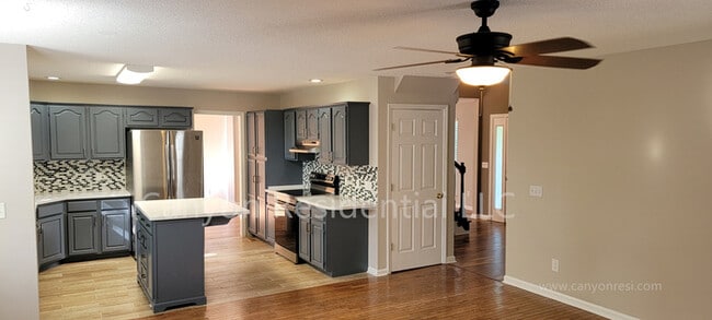 Building Photo - Beautiful 4b Room!Move in ready!