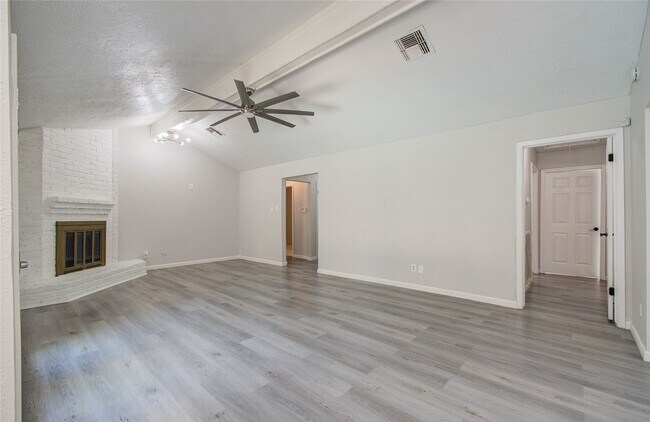 Building Photo - 16610 Cairngorm Dr