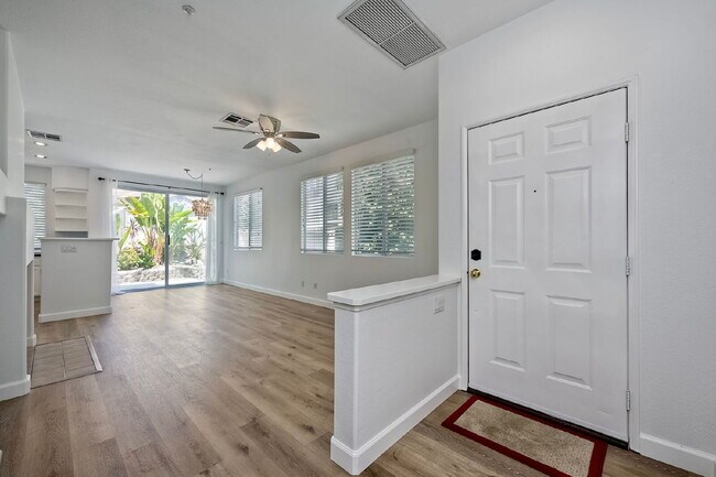 Building Photo - Cozy Condo  Saxony at Encinitas Ranch