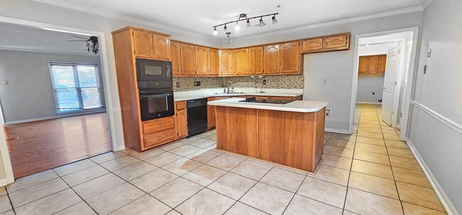 Building Photo - 4299 Gin Wade Cove