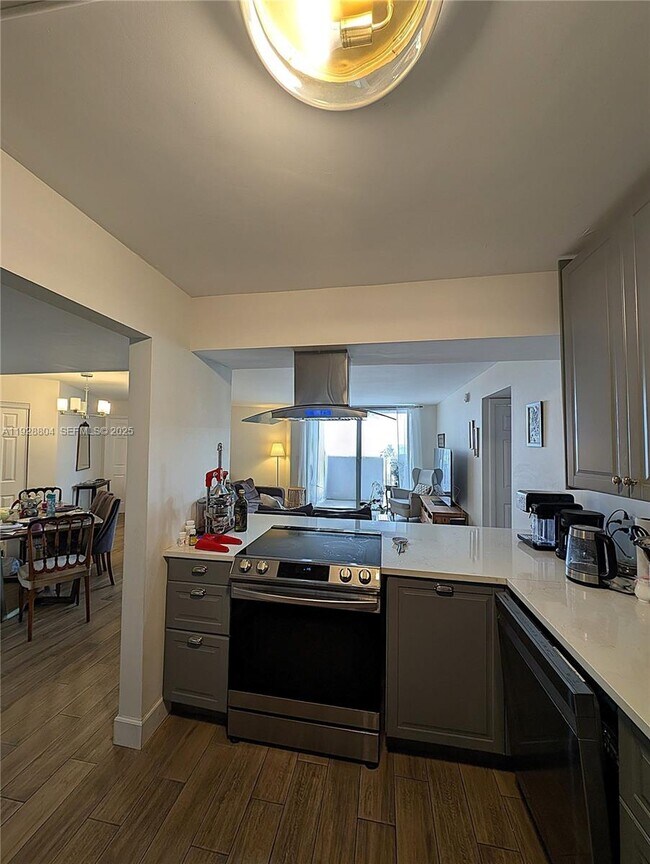 Building Photo - 1200 NE Miami Gardens Dr