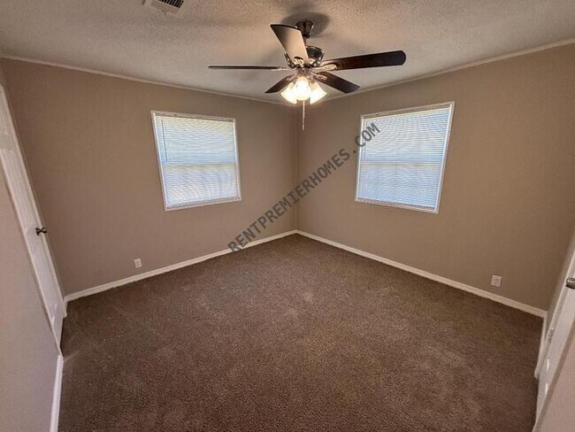 Building Photo - 404 N Scott St