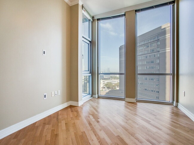 Building Photo - 1-Bedroom luxury Condo at The Tower in Downtown Fort Worth!