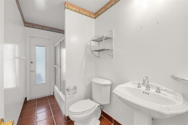 Building Photo - 4020 NE 24th Ave