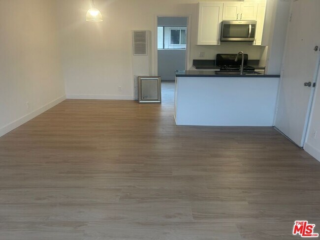 Building Photo - 3603 Mentone Ave