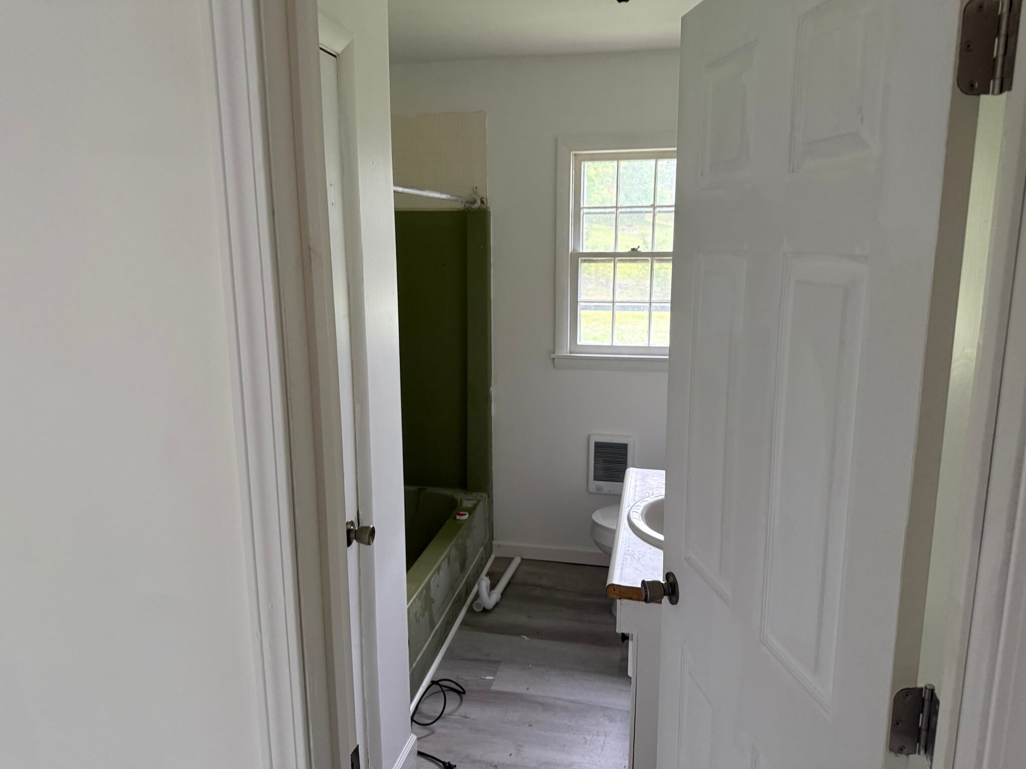 Full Bath - 440 N 20th St