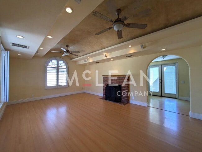 Building Photo - 511 Calle Roca