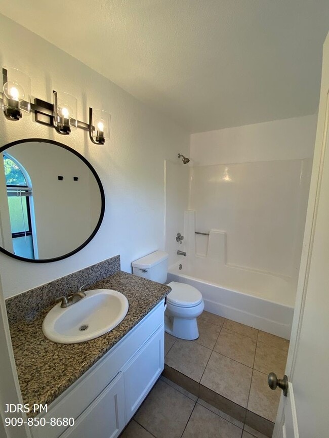 Building Photo - Monrovia 2 Bedroom Townhouse