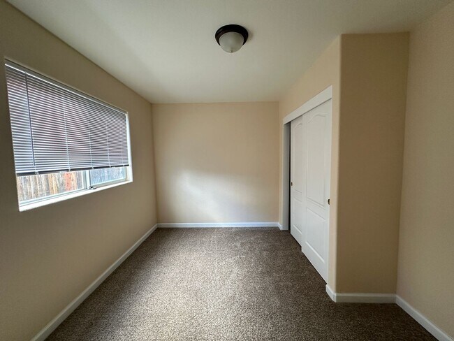 Building Photo - Country living in this single story 3 bedr...