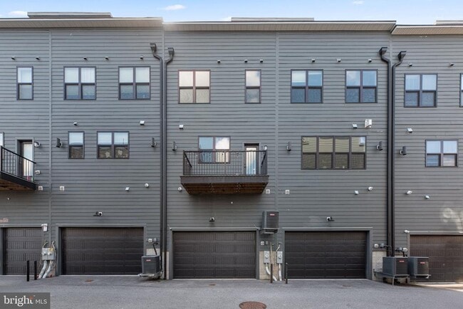 Building Photo - 921 Grundy St