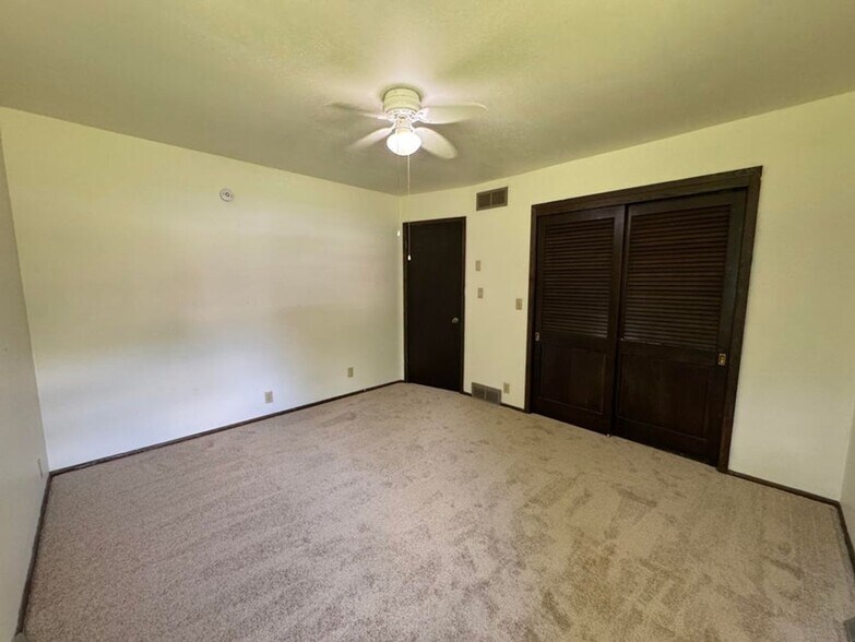 Building Photo - 2330 S Brookside Pkwy