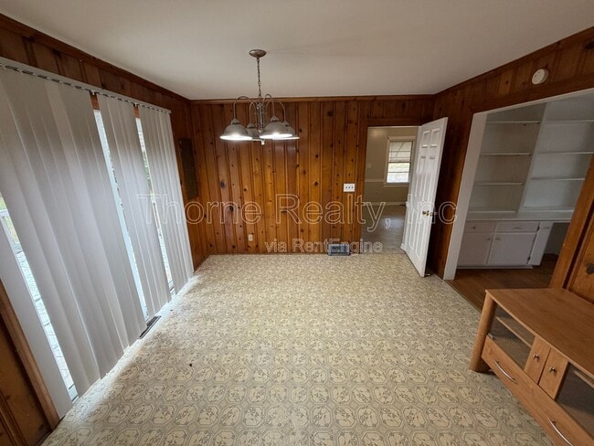 Building Photo - 208 Ridgewood Dr