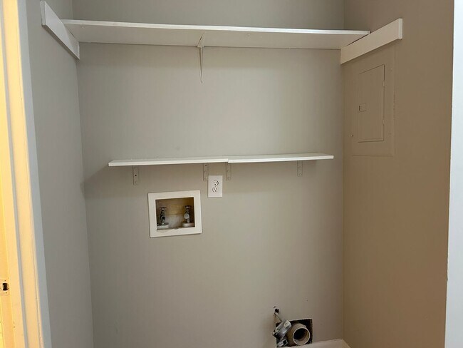 Building Photo - McCullars- 420