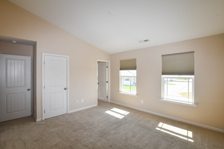 Building Photo - 324 Falling Water Ln SW