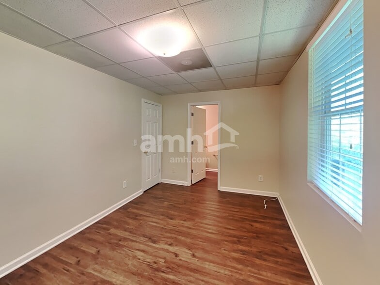 Building Photo - 1509 Locomotive Dr NE