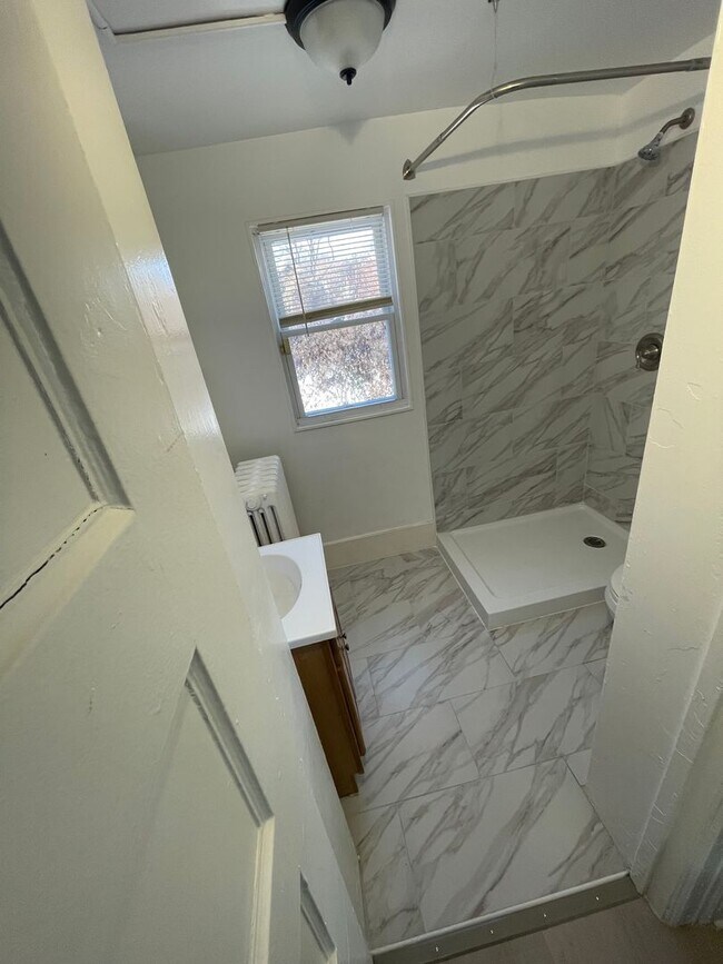 Building Photo - 321 E Price St