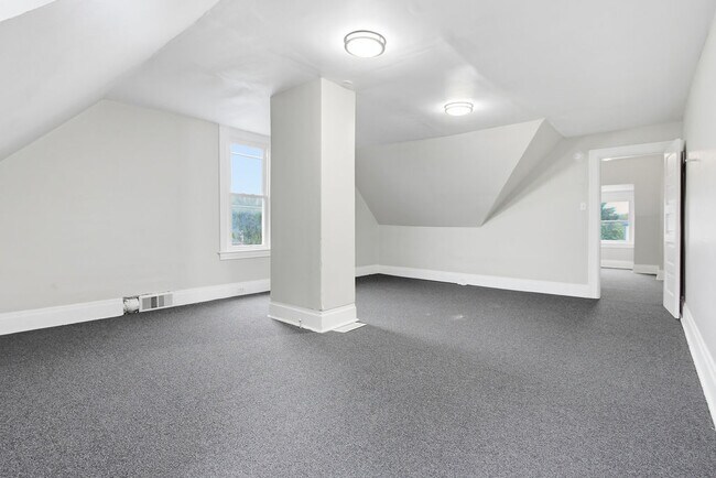Building Photo - 29 E Orchard Ave