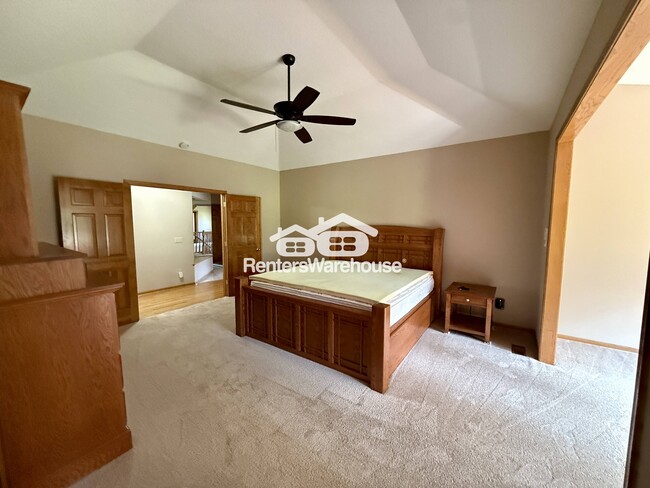 Building Photo - 10445 Fawns Way