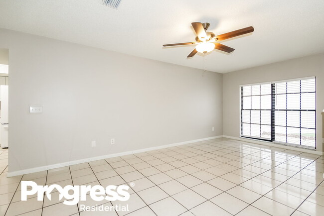 Building Photo - 428 Regal Park Dr