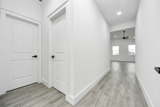 Building Photo - 673 Rd 5822