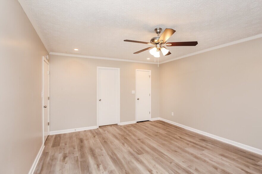 Building Photo - 3881 Wintergreen Ct