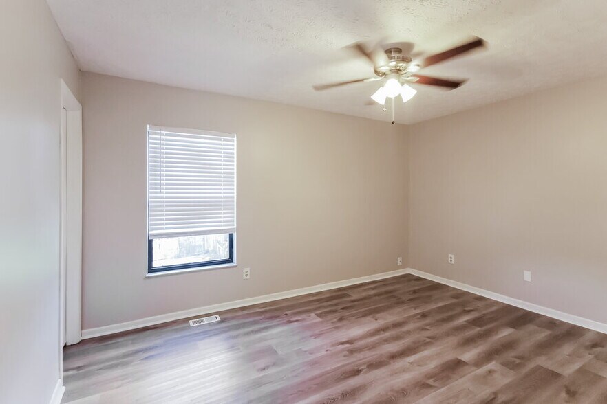 Building Photo - 3255 Bluhm Ct