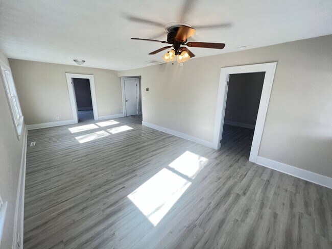 Building Photo - 2 Bed 1 Bath Springfield, MO