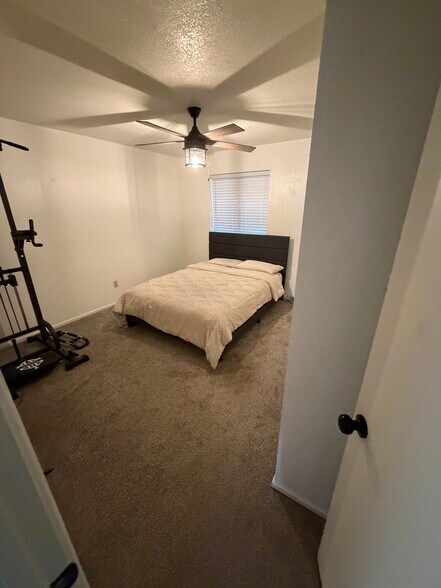 Building Photo - 729 W 37th St