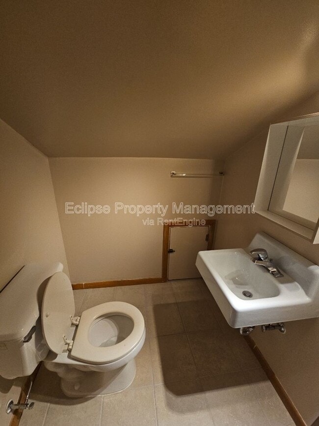 Building Photo - 427 Madison St