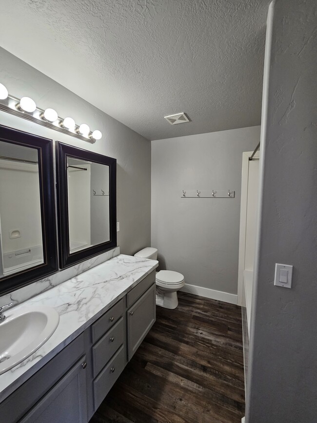 Master bathroom - 2147 Boston Ave