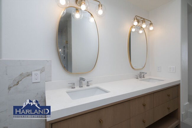 Building Photo - 760 Bonair Pl