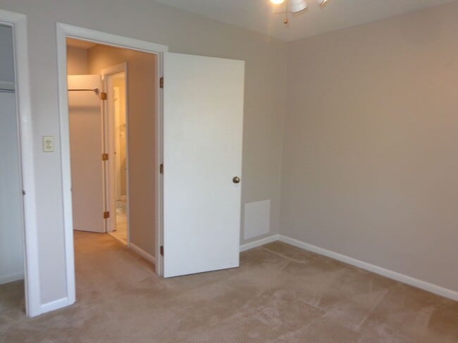 Building Photo - Shadowlawn - Shadow Cove Condominiums