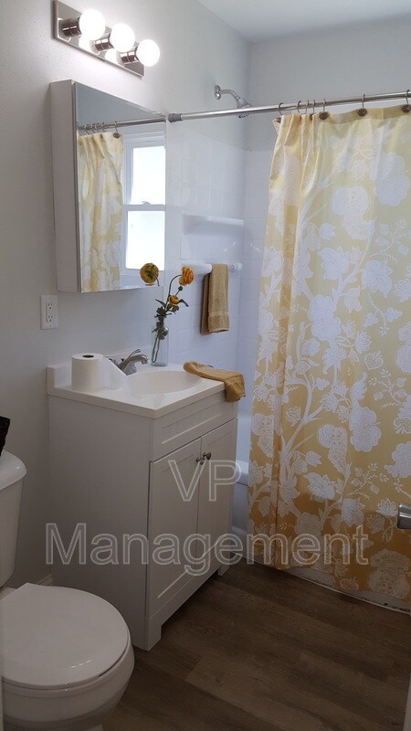 Building Photo - 2707 W 69th St