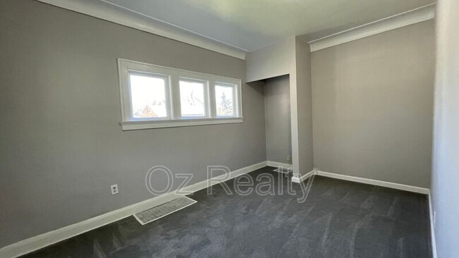 Building Photo - 3430 Maple St