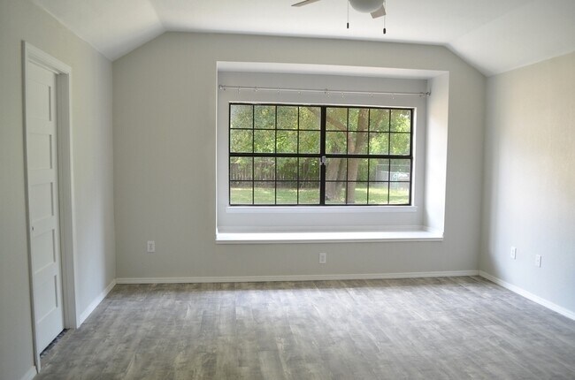 Building Photo - 6400 Santos St