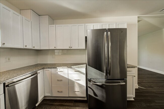 Building Photo - 1701 E Henry Ave