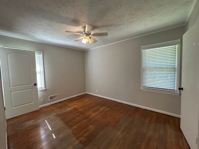 Building Photo - 1706 Dooley Ave