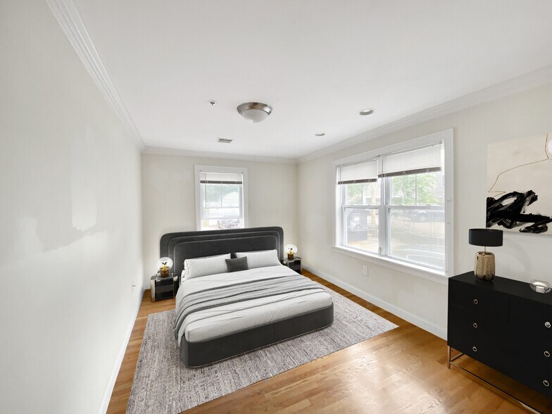 Building Photo - 14 Notre Dame St