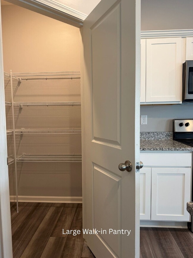 Building Photo - Spacious 5BR Home with Loft in Swim Community