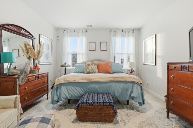 Building Photo - 564 Foxtail Dr