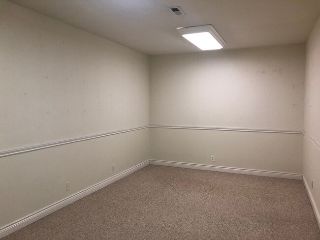 Building Photo - 265 NW Terre View Dr