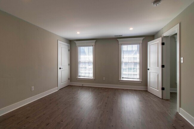 Building Photo - Downtown Milford Year Round Rental - Unfur...