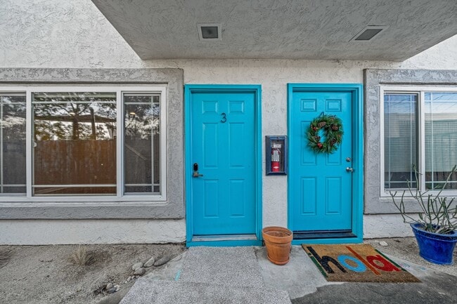 Building Photo - North Park 3 bd / 2.5 ba 2-story Townhome w/Private Patio Yard, Parking,  + More! Available Now