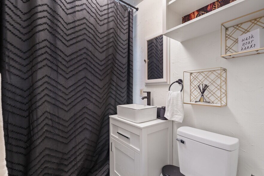 Building Photo - 140 4th St