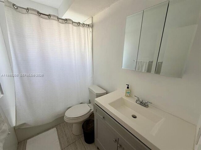 Building Photo - 1135 101st St