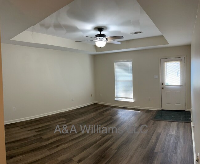 Building Photo - 16128 Monica Dr