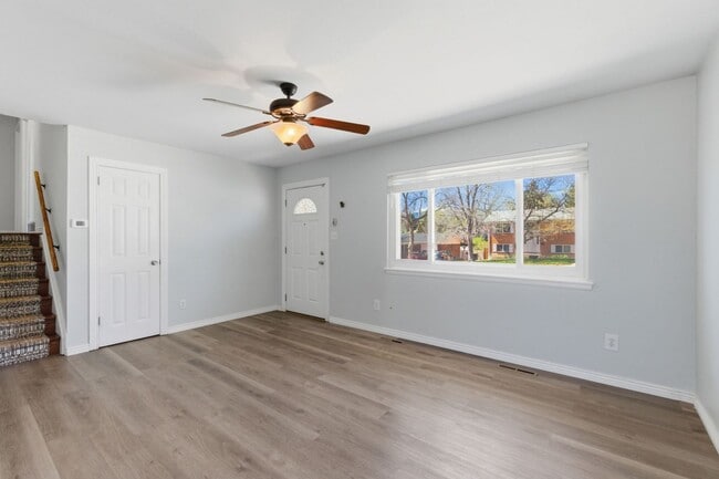 Building Photo - 1415 Holmes Dr