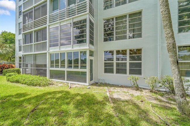 Building Photo - 2940 N Course Dr