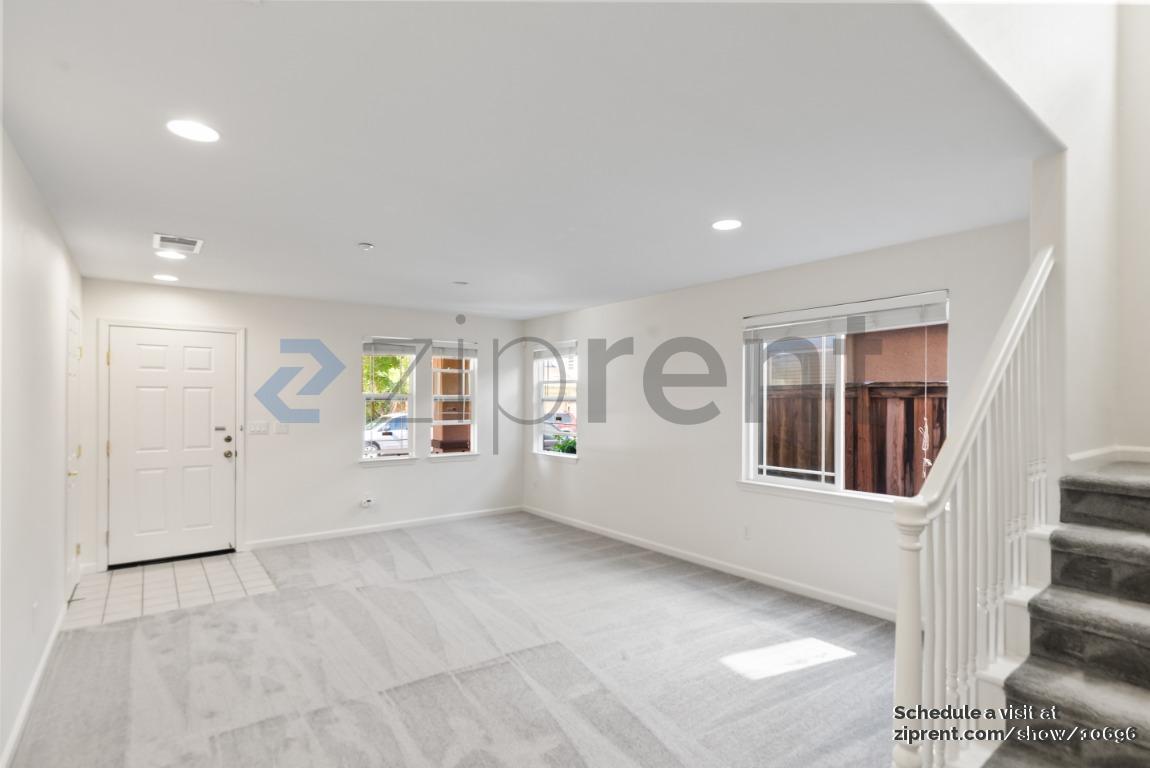 Building Photo - Unit