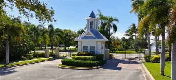 Building Photo - 2025 Bridgepointe Cir